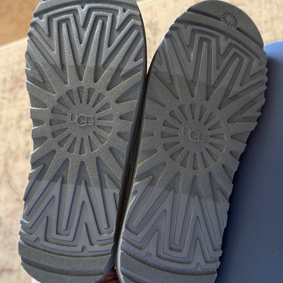 NWOT UGG classic mini Cabelle knit bootie in grey - unworn no box - Picture 4 of 9